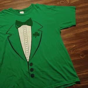LUCKY GREEN T-SHIRT - Large // St Patrick's Day graphic tee irish leprechaun